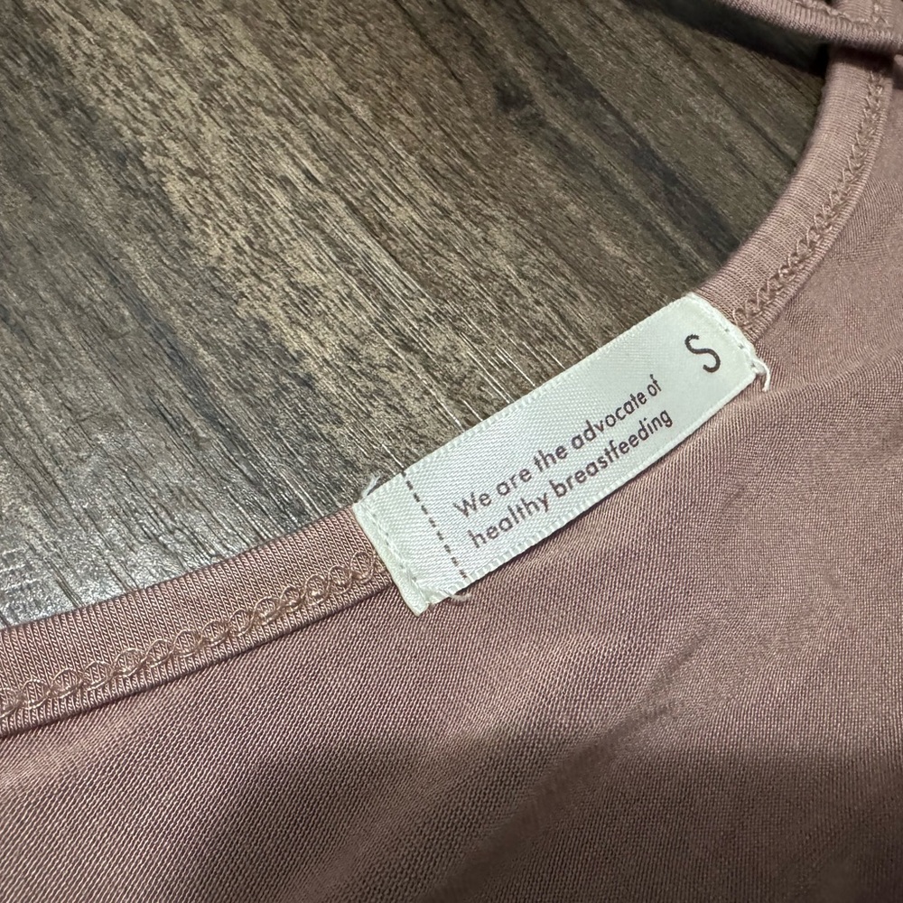 Two nursing tops - Picture 4 of 4